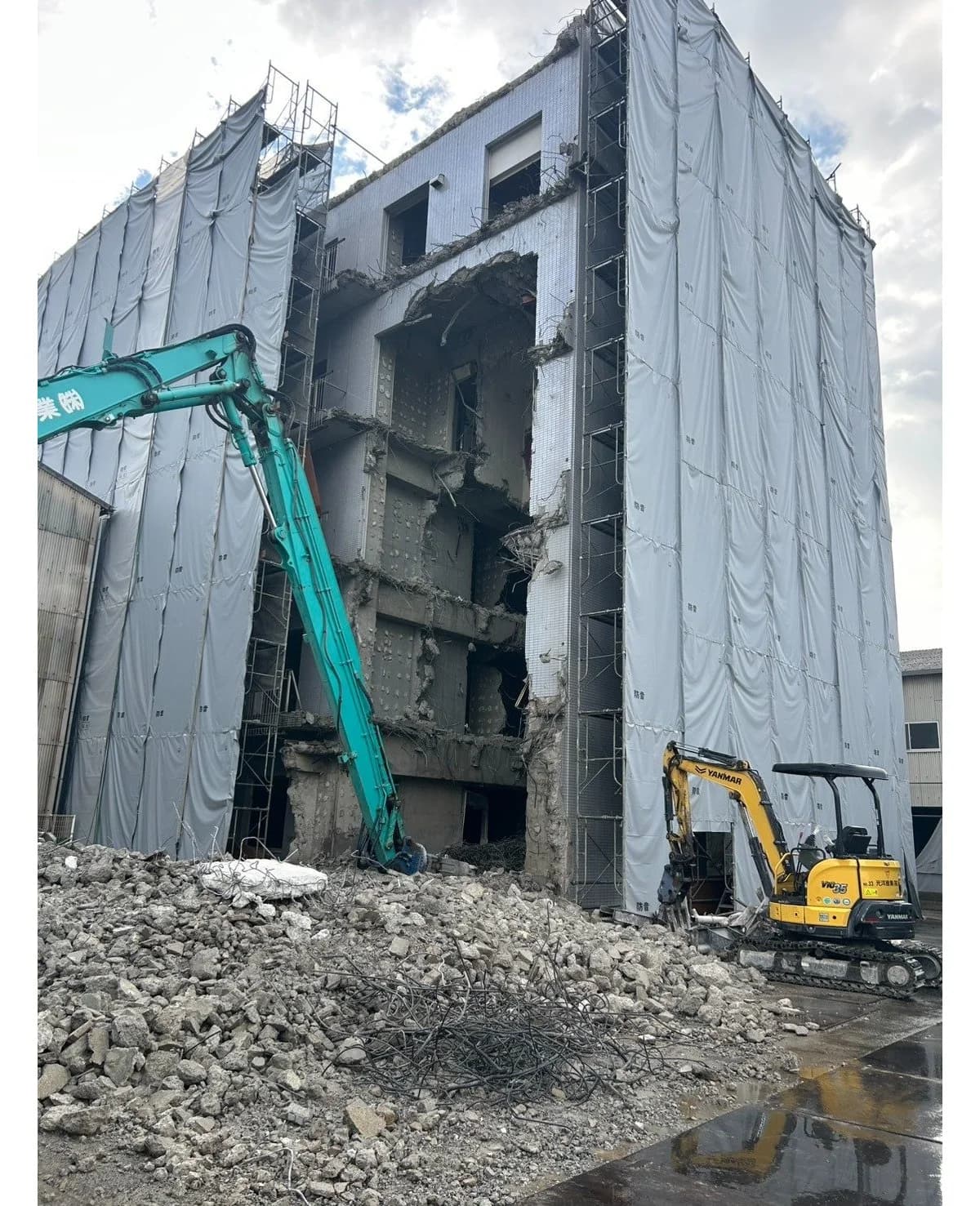 親会社・光洋産業の大型建築物解体現場